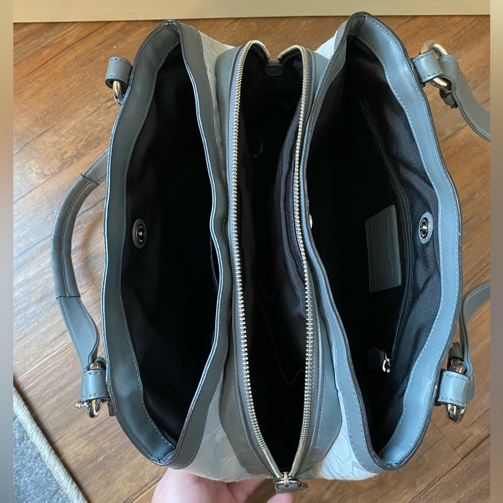 Coach Handbag - Picture 2 of 3